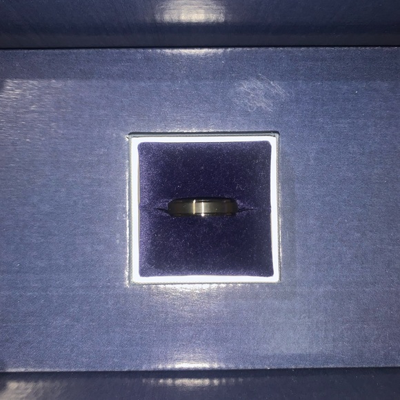 Blue Nile (triton) BRUSHED AND POLISHED COMFORT FIT WEDDING RING - Picture 3 of 6